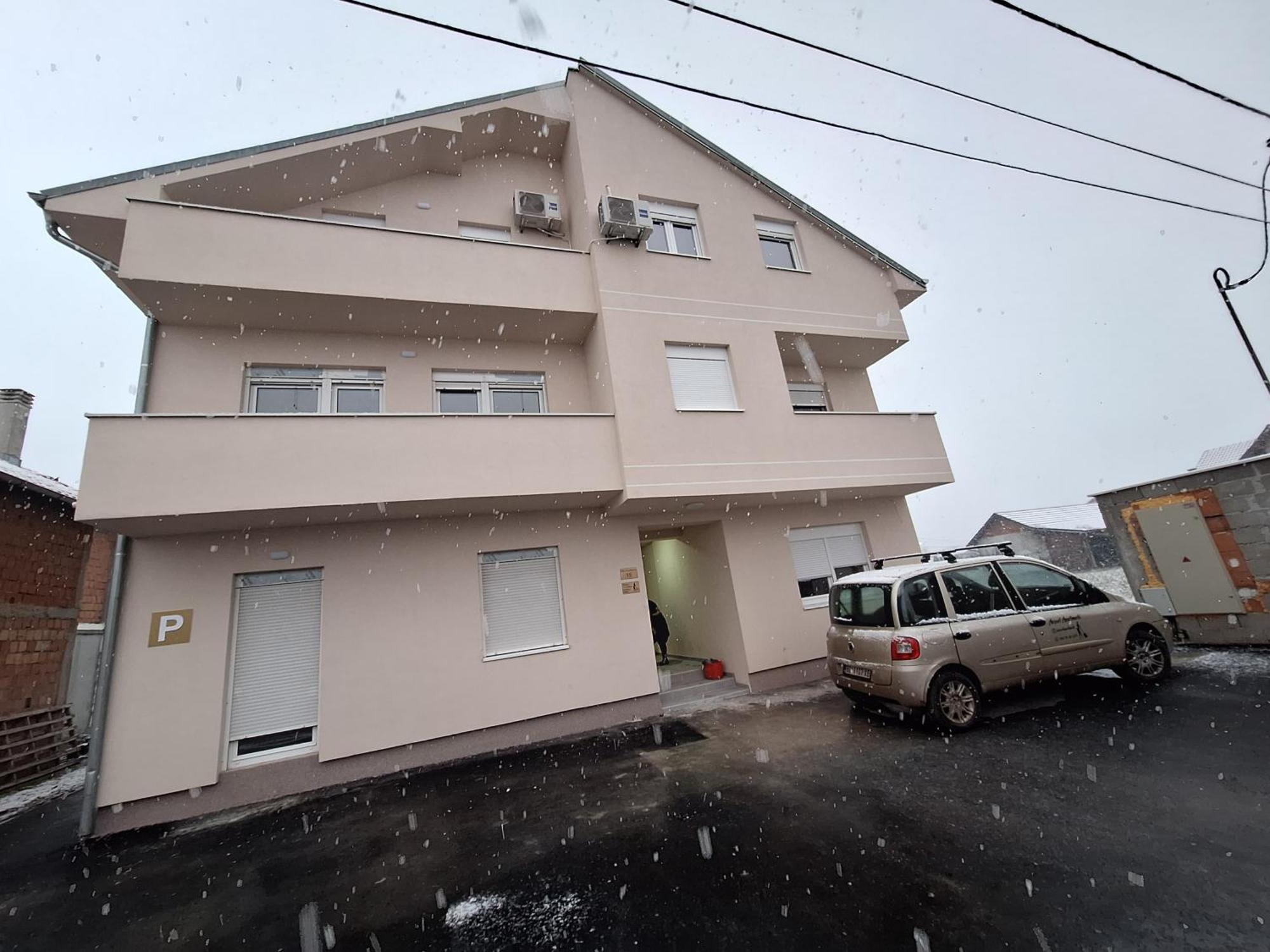 Expo Airport Otel Surcin Exterior photo